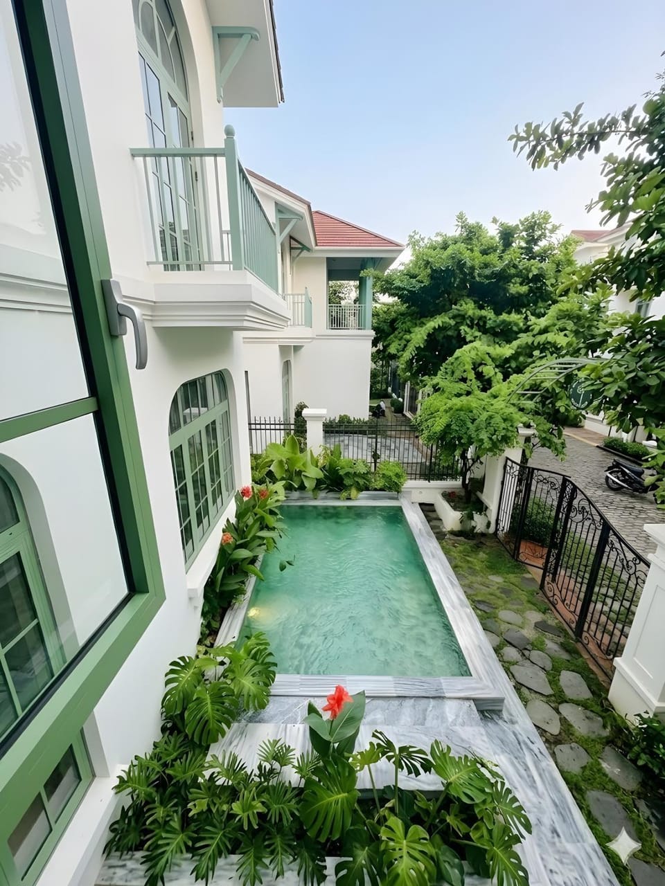 Swimming pool