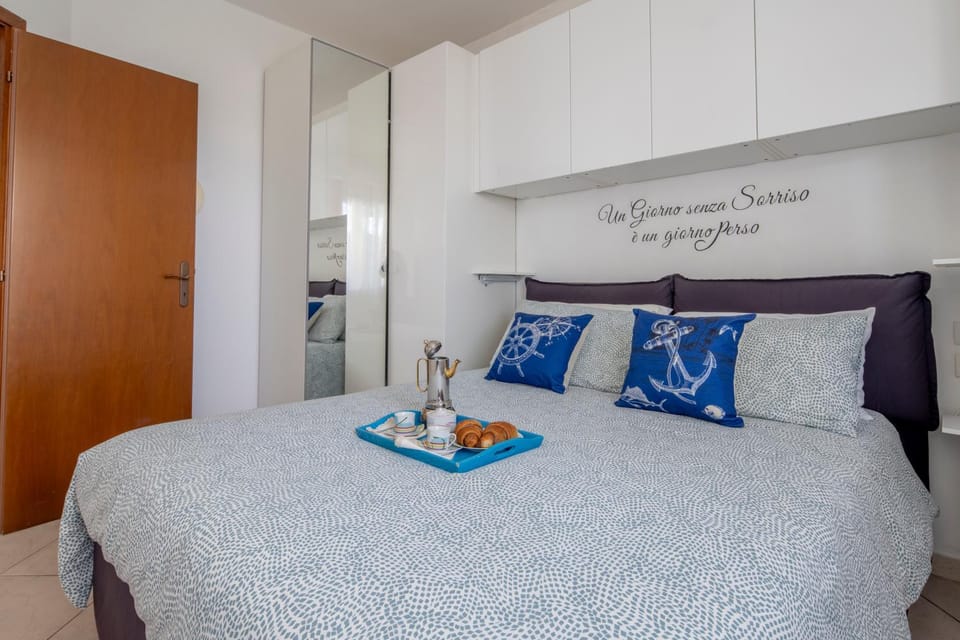 Bed, Photo of the whole room, Bedroom, towels, wardrobe