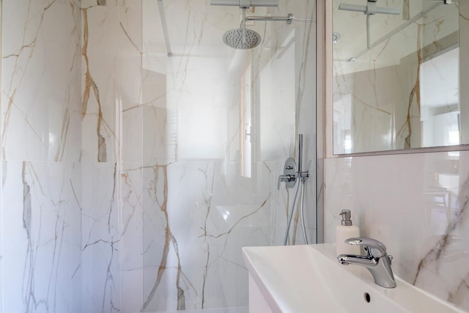 Shower, Bathroom, bidet, towels