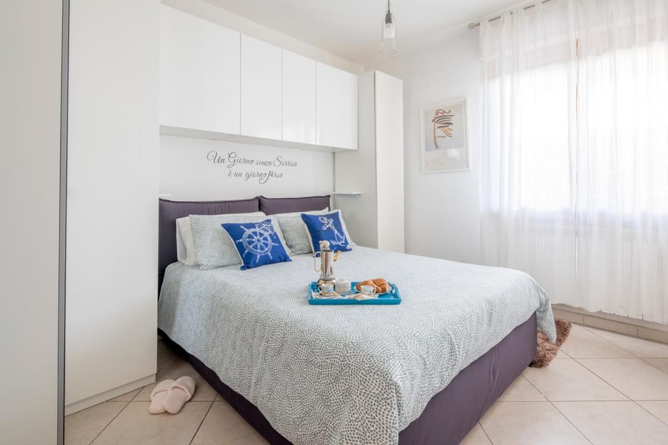 Bed, Photo of the whole room, Bedroom, towels, wardrobe