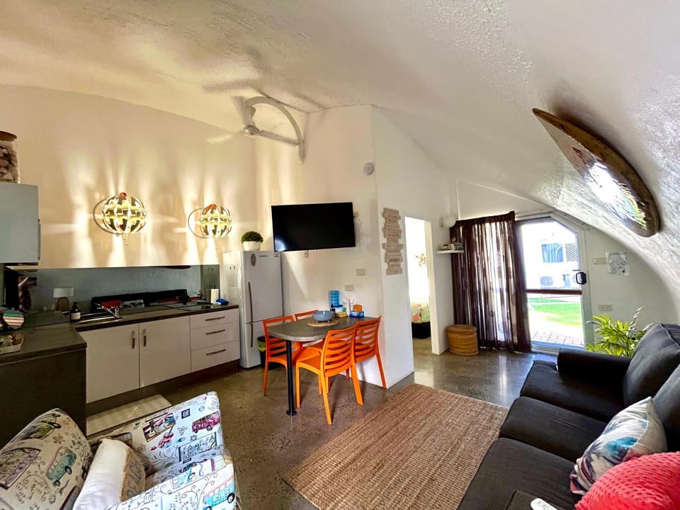 TV and multimedia, Living room, Dining area, kitchen, air conditioner, air conditioner
