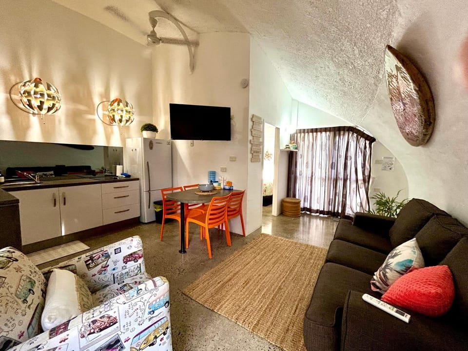 TV and multimedia, Dining area, kitchen, air conditioner, air conditioner