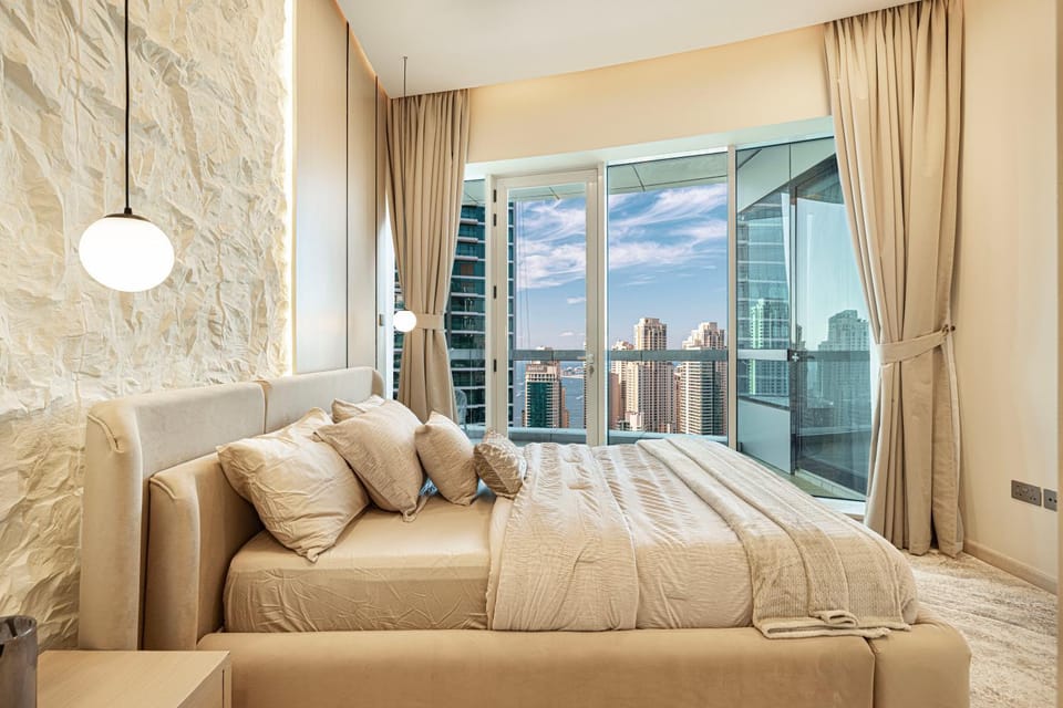 Elegantly crafted 5 Bedroom with Marina View Apartment in Dubai