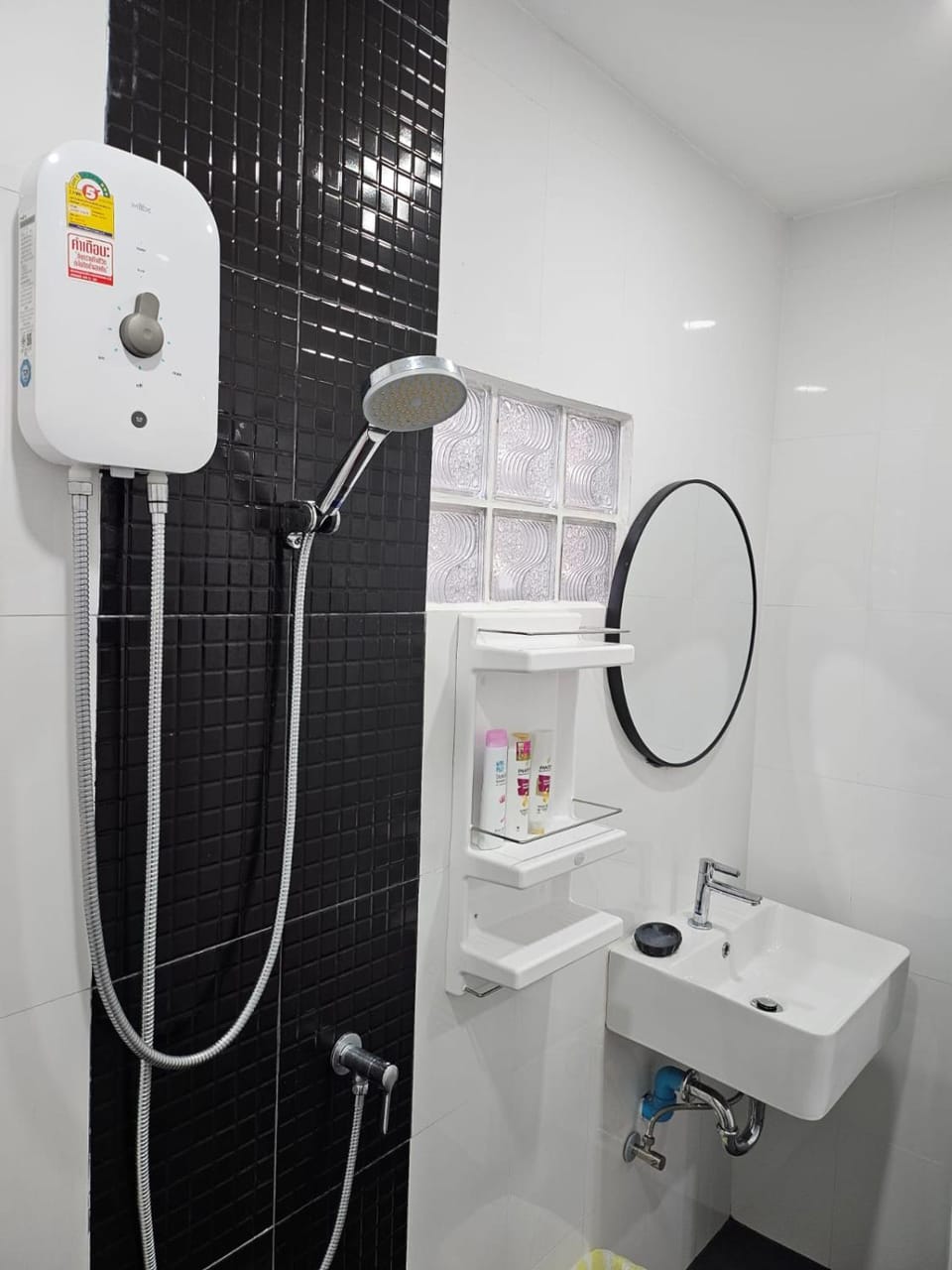 Large 1 Bedroom Apt Sleeps 4, Close to Beach - RM 2 Apartment in Choeng Thale