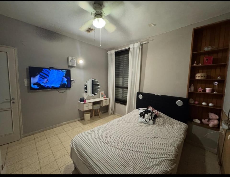 Cottage near the beach - with shelter near the house House in Herzliya