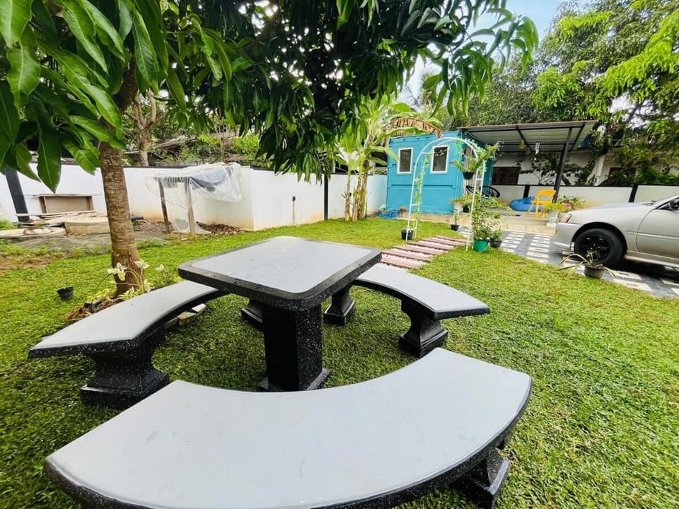 Nature Container AC Villa Deluxe Double Room Villa in Kamburugamuwa