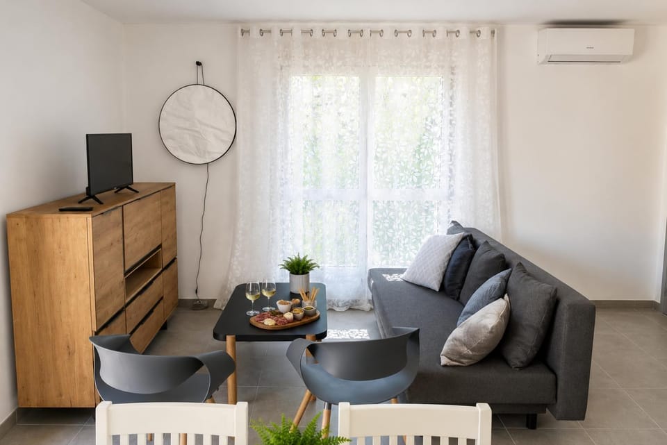 Villa- Grands T2 indépendants - climatisation, proche mer, parking gratuit, wifi Apartment in Agde