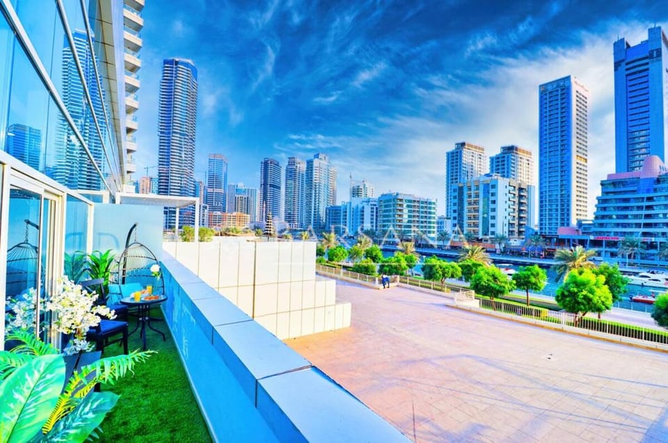 Balcony/Terrace, Garden view, Lake view, Landmark view, Pool view