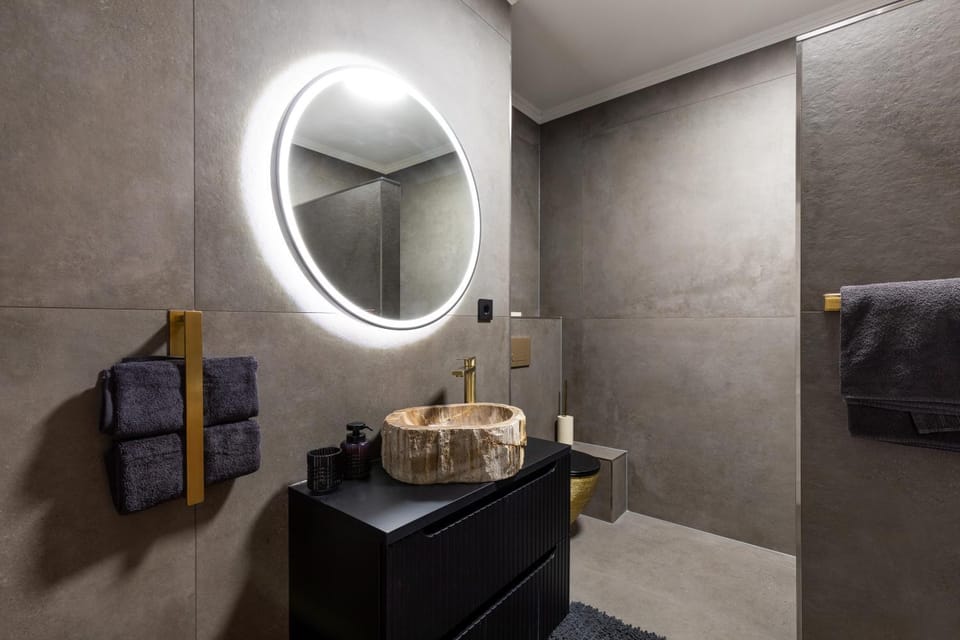 Toilet, Bathroom, towels, towels