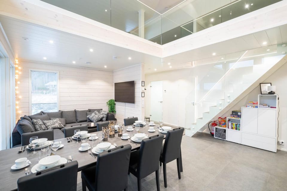 TV and multimedia, Kitchen or kitchenette, Living room, Seating area, Dining area