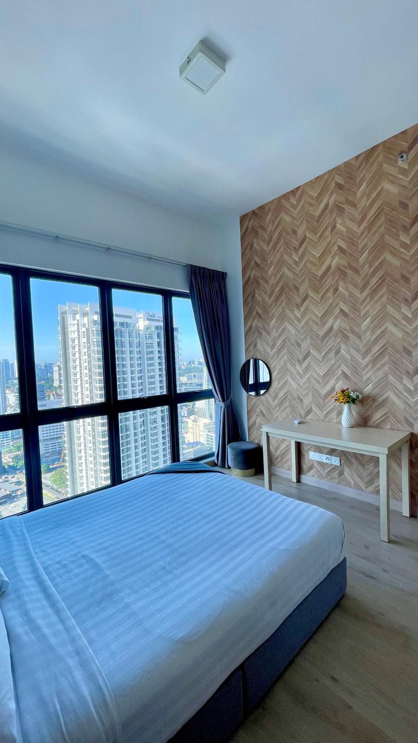 Bed, Photo of the whole room, Bedroom, City view, wardrobe, air conditioner, air conditioner