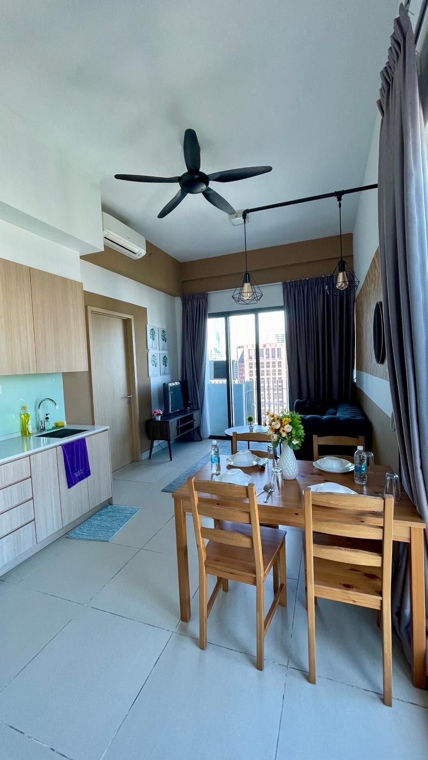 TV and multimedia, Kitchen or kitchenette, Living room, Seating area, Dining area, City view, City view, air conditioner