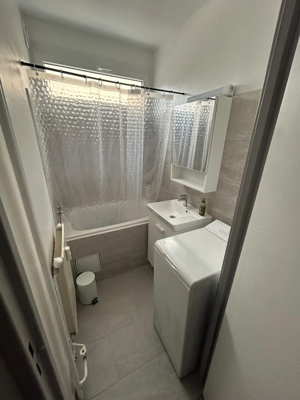 studio city center parking clim wifi bathroom Apartment in Nimes