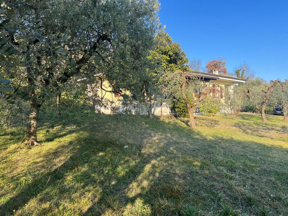 Villa Cà Bottura agli ulivi Villa in Lake Garda