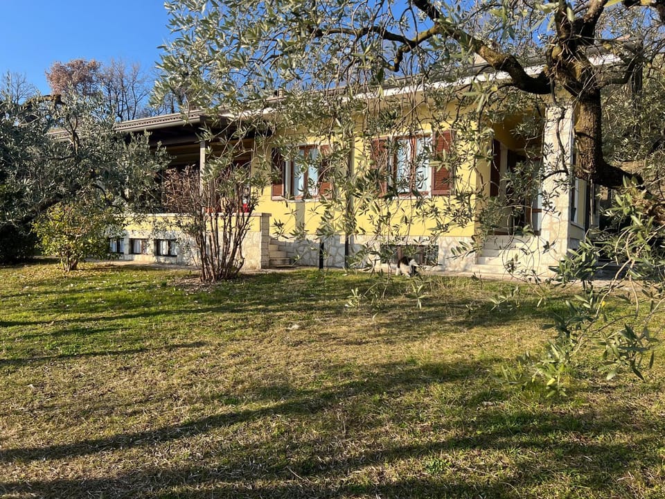 Villa Cà Bottura agli ulivi Villa in Lake Garda