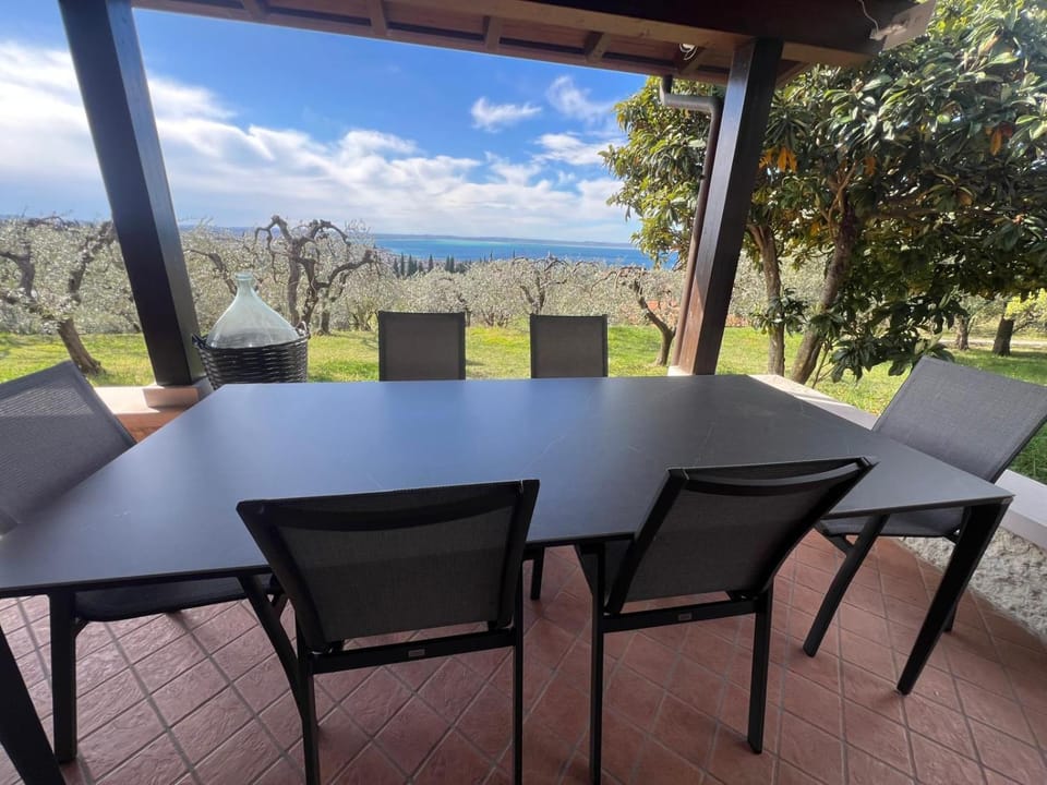 Villa Cà Bottura agli ulivi Villa in Lake Garda