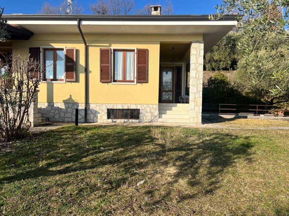 Villa Cà Bottura agli ulivi Villa in Lake Garda