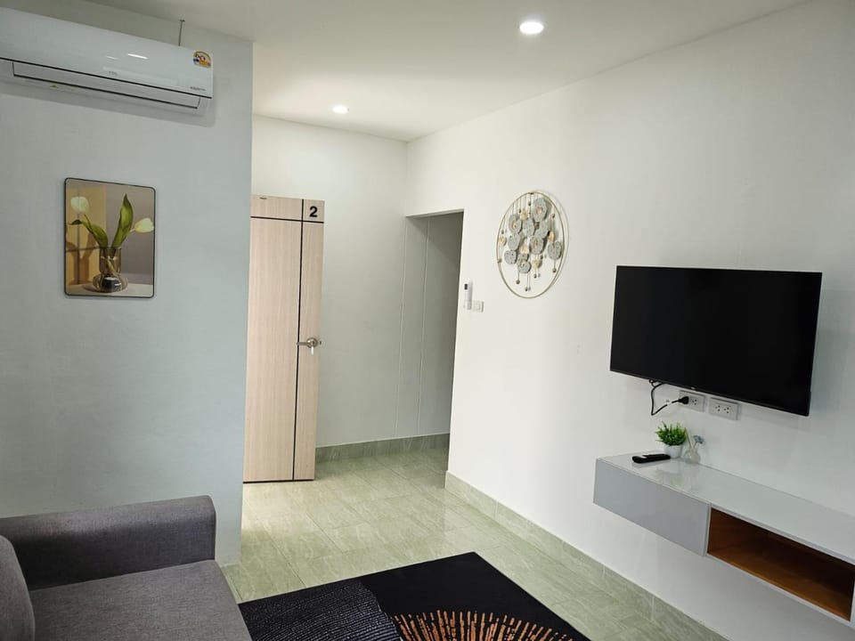 Large 1 Bedroom Apt Sleeps 4, Close to Beach - RM 1 Apartment in Choeng Thale
