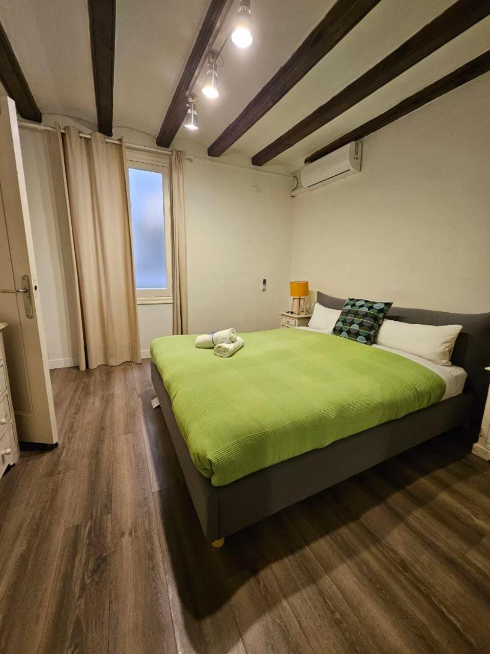 Five Room Family Flat Near Ramblas Apartment in Barcelona
