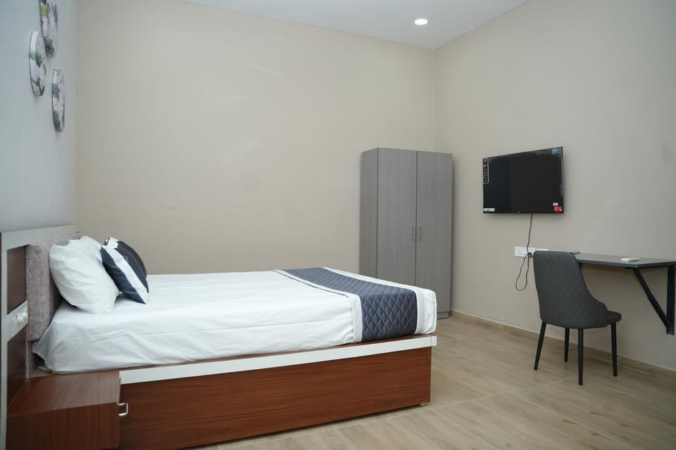 Bed, Photo of the whole room, wardrobe