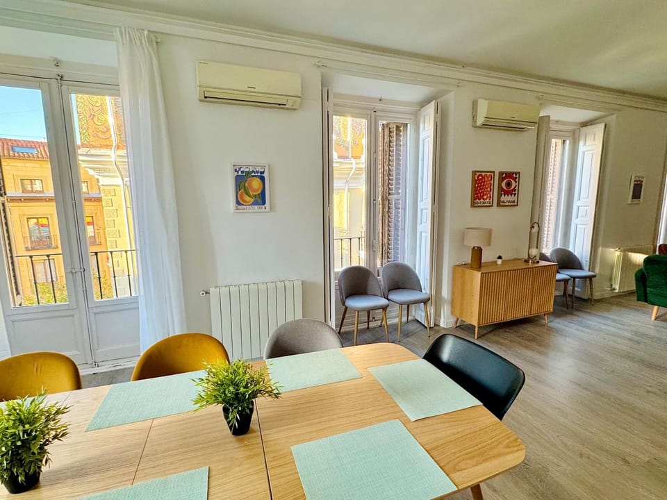 Seating area, Dining area