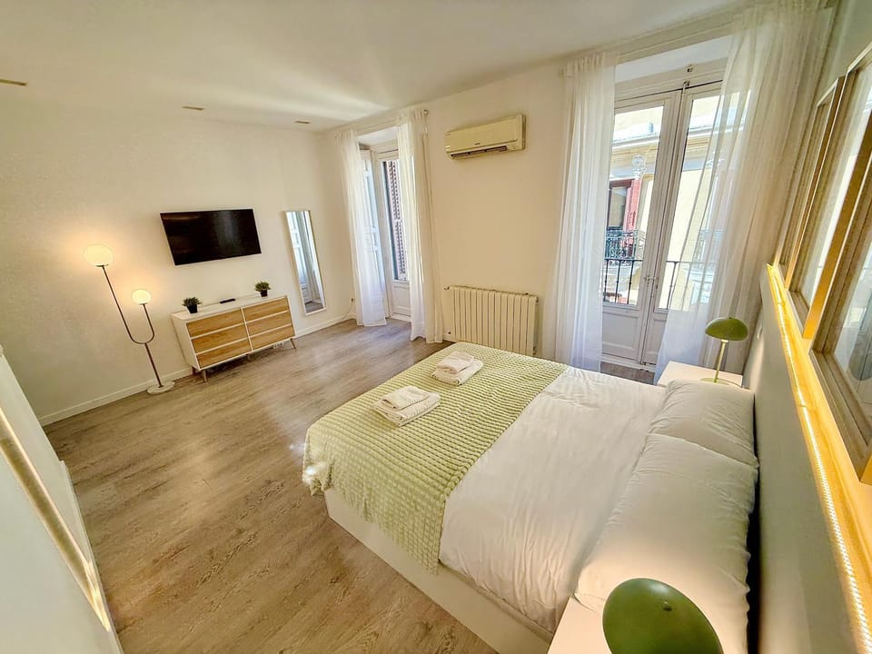 Bed, Guests