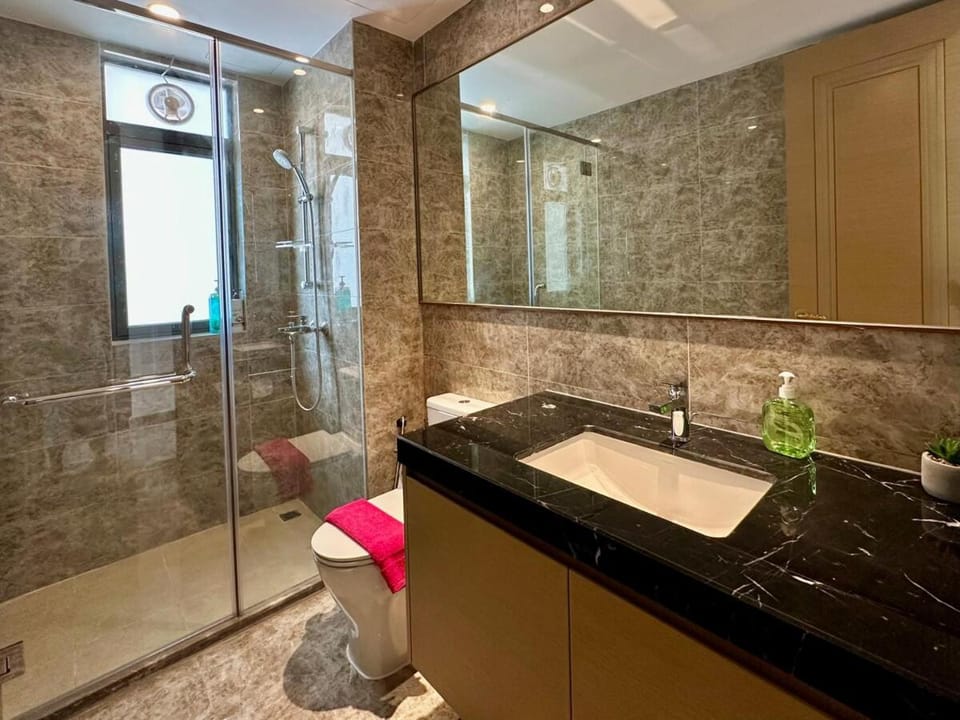 R&F Seaview Family Suite Walking to CIQ 4B3B Apartment in Johor Bahru