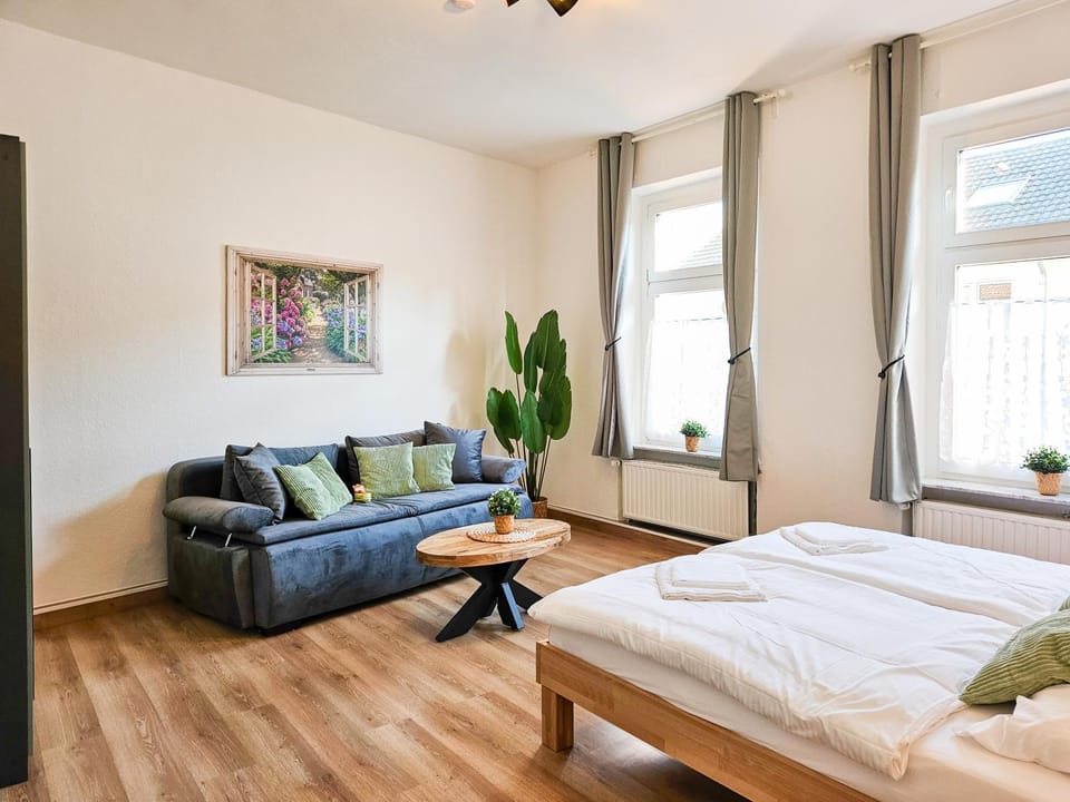 Seating area, Bedroom, safe