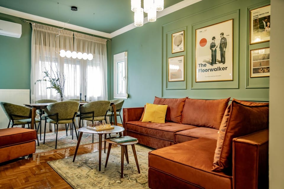Living room, Seating area