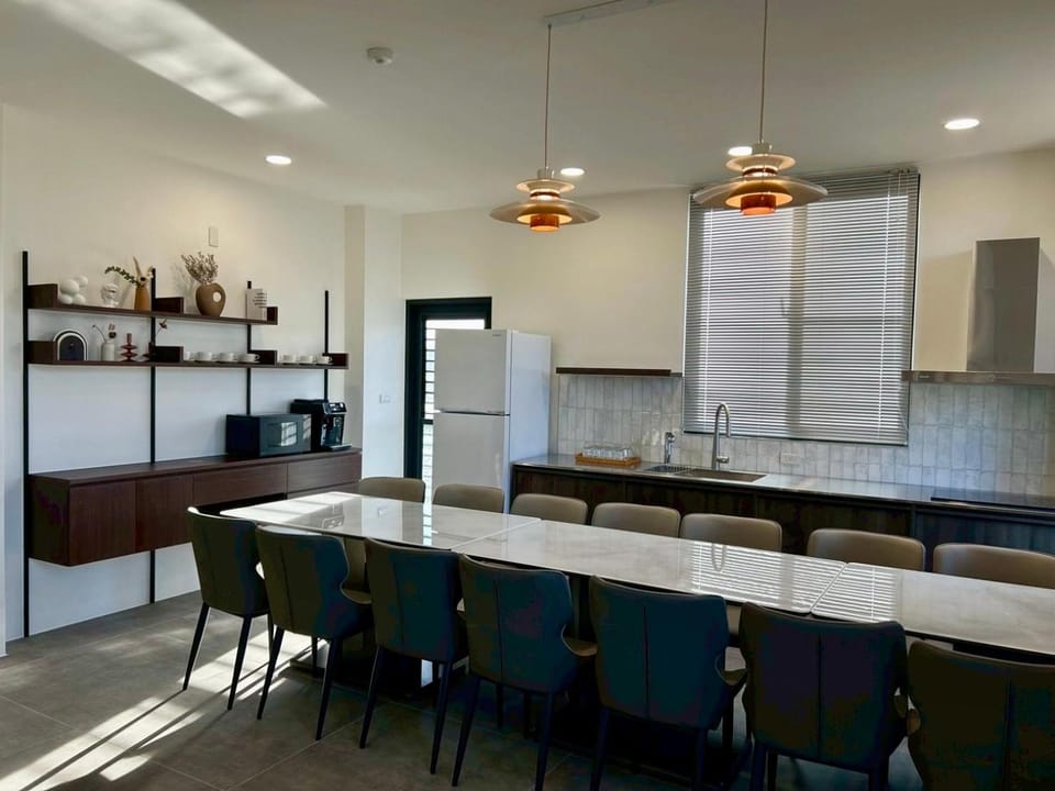 Kitchen or kitchenette, Dining area, stove