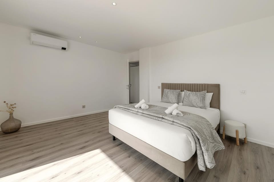 Bed, Photo of the whole room, Bedroom, towels, air conditioner