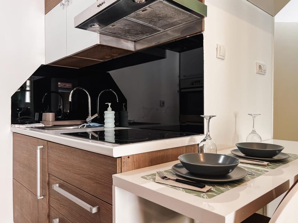 Kitchen or kitchenette, Dining area, kitchen