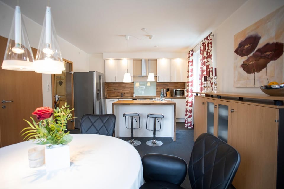 Kitchen or kitchenette, Photo of the whole room, Dining area