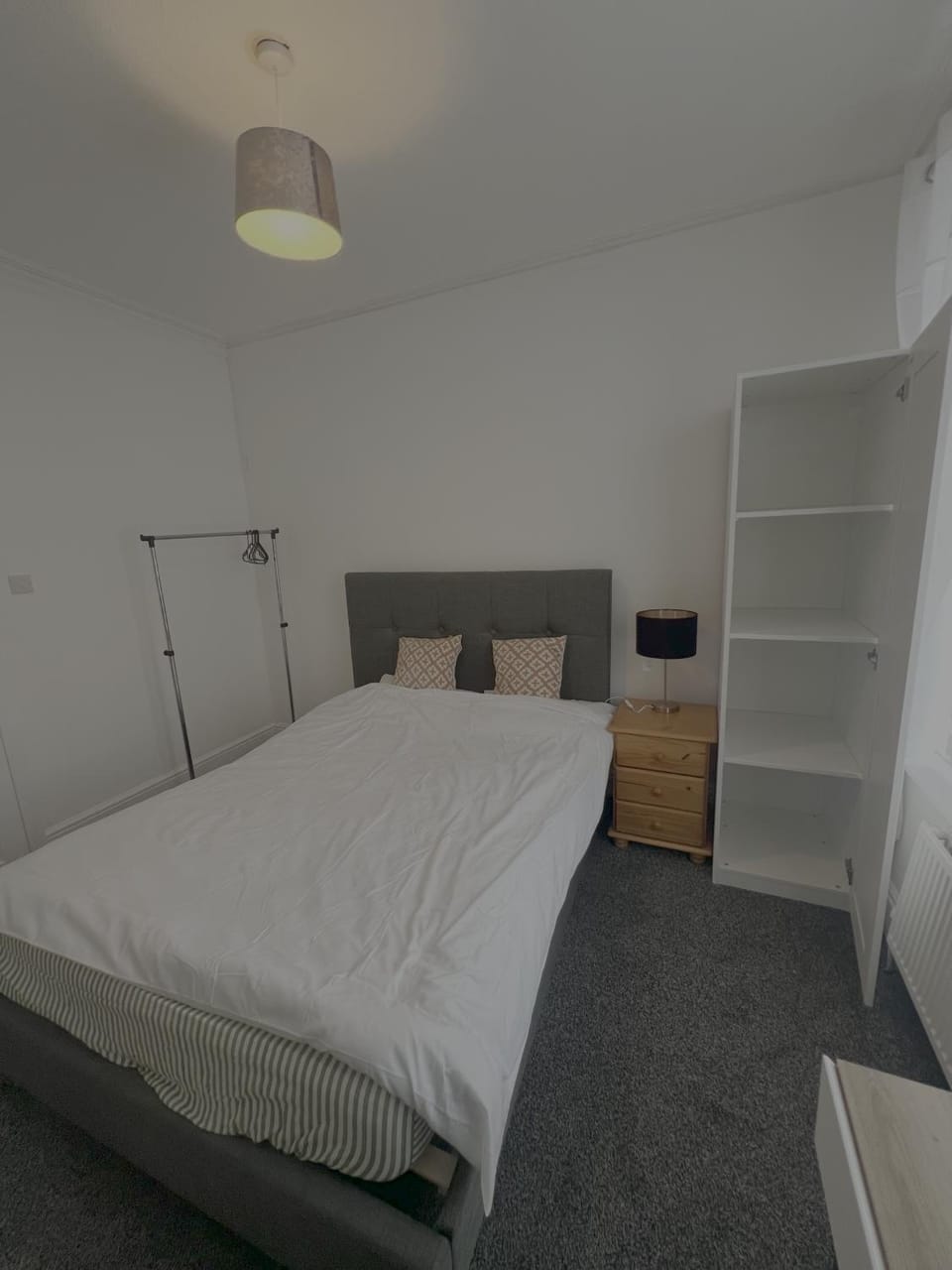 Modern room for short stay in Salford, shared bathroom kitchen Vacation rental in Salford