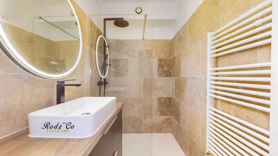 gite de charme au pied du luberon avec piscine privée à Apt en Provence House in Bonnieux