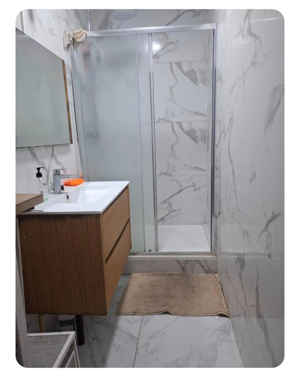 Allan Shared House Room SP1 Vacation rental in Levallois-Perret