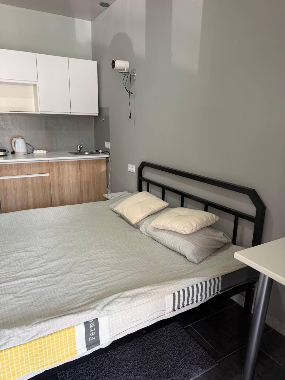 Bed, Kitchen or kitchenette, Photo of the whole room, Bedroom, towels
