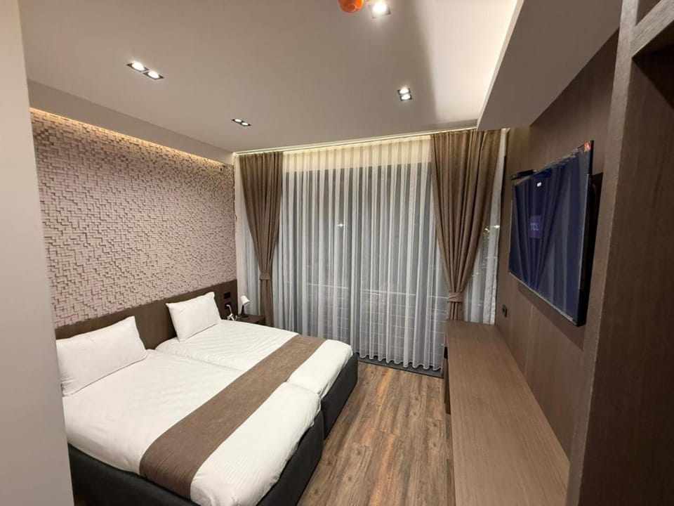 Bed, TV and multimedia, Photo of the whole room