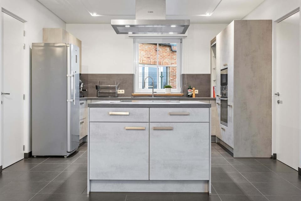 Kitchen or kitchenette, oven, stove
