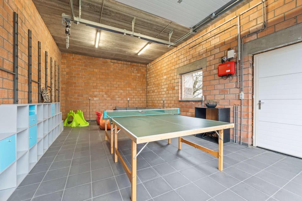 Game Room, Table tennis