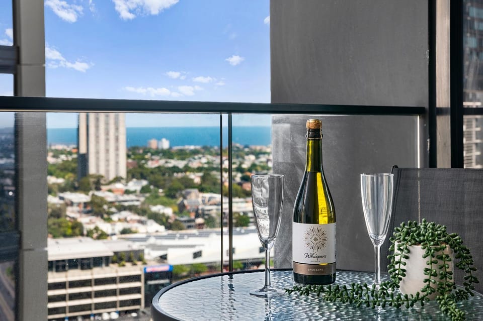 Modern 2B2B Southbank Ocean View with Spa and BBQ area Apartment in Southbank