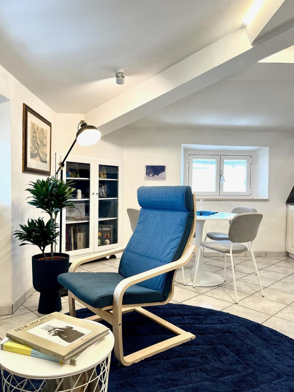 TV and multimedia, Living room, Seating area, flat iron, heating, air conditioner