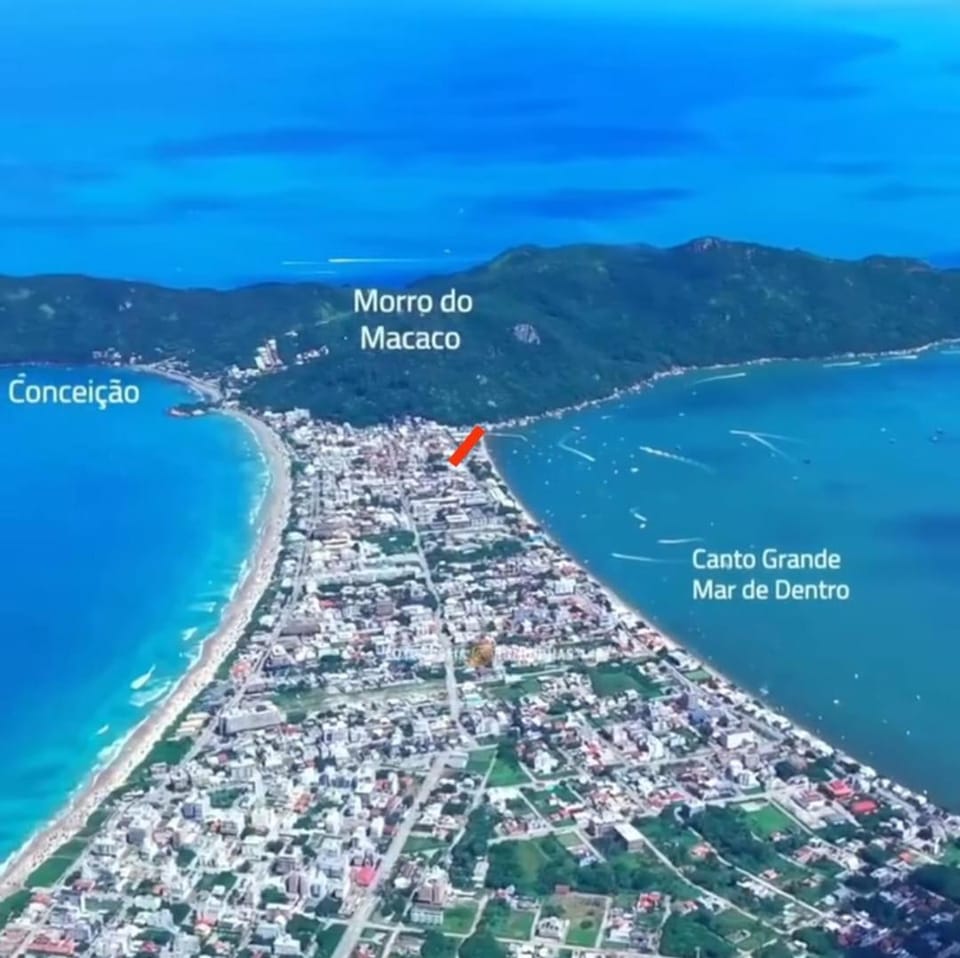 Apartamento térreo próximo Morro do Macaco e Centro Comercial 100m da Praia Apartment in Bombinhas