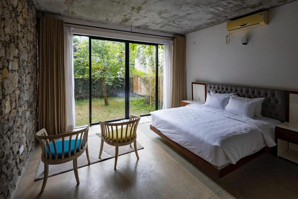 Bed, Bedroom, Garden view