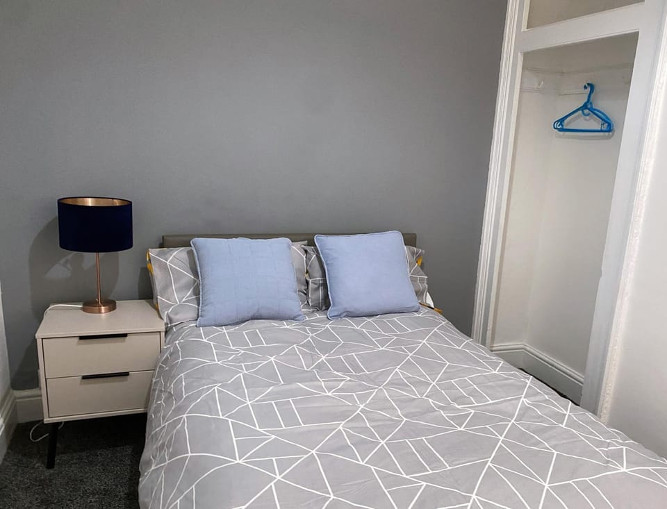 Cosy Double Bed to Stay Salford Plab shared bathroom kitchen Bed and Breakfast in Salford