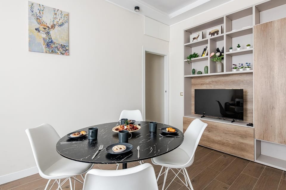 Seating area, Dining area, air conditioner