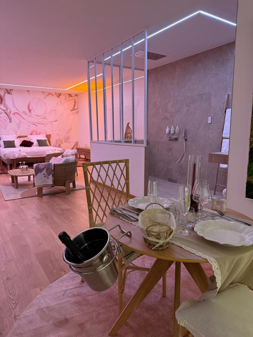 À 1h30 de Paris - Suite romantique avec spa et sauna privés en terrasse à la campagne House in Centre-Val de Loire