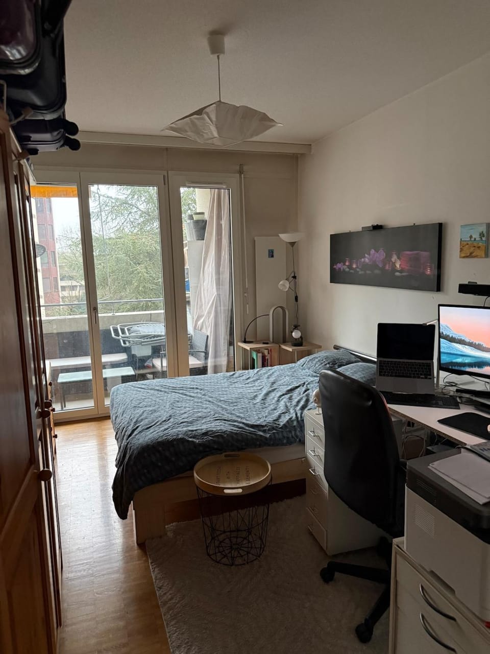 Double room and private bath in a shared flat, quiet, close to the UN and airport Apartment in Geneva