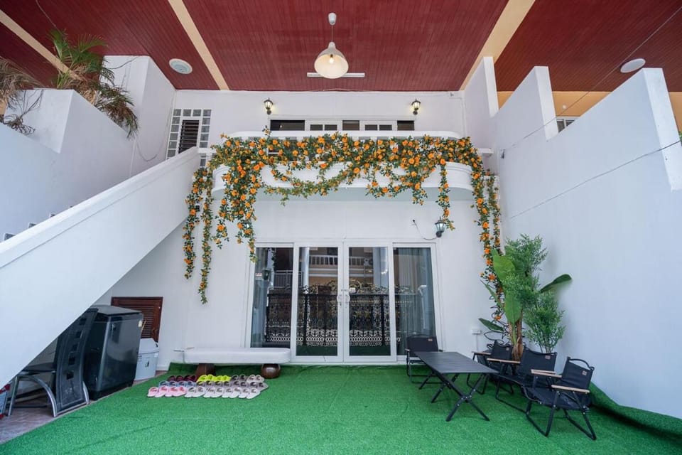 曼谷市中心素坤逸中古风5卧5卫2厅度假别墅 Villa in Bangkok