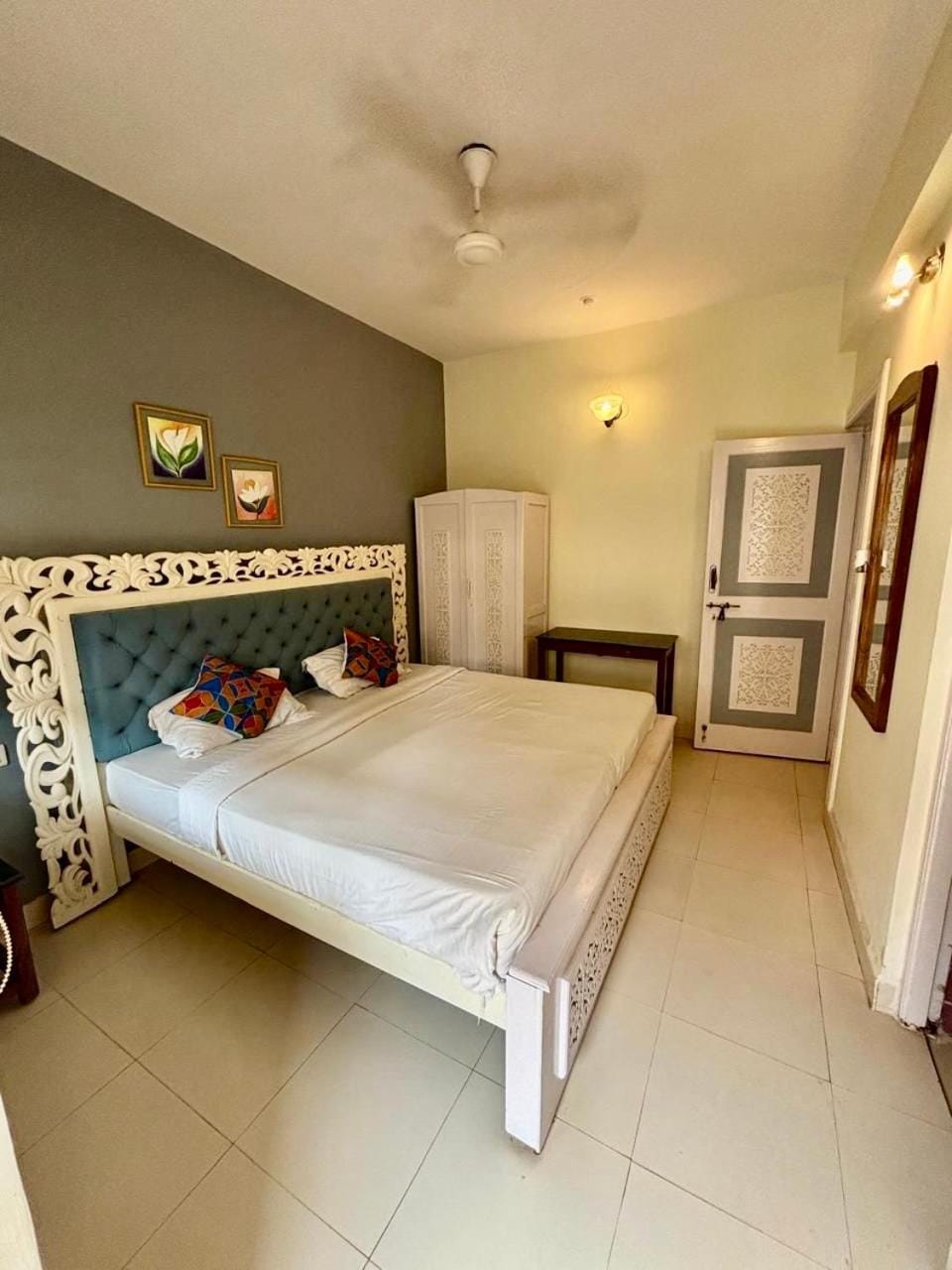 Photo of the whole room, Bedroom, wardrobe, air conditioner